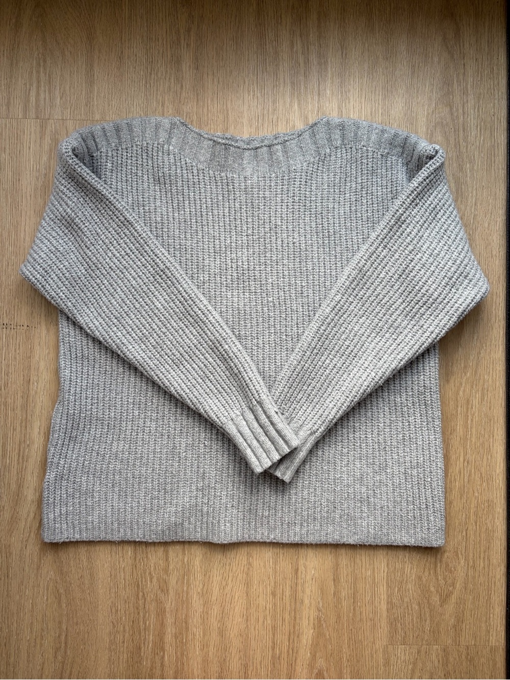 Cozy Women's Crewneck Knit Sweater - Light Gray